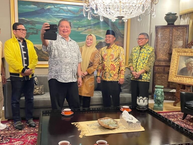 Ketum Golkar Airlangga Hartanto di Kabarkan Mundur.