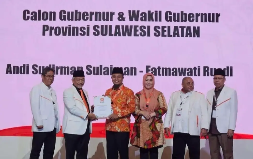 Penyerahan rekomendasi PKS ke pasangan calon gubernur Sulsel Andi Sudirman Sulaiman dan Fatmawati Rusdi