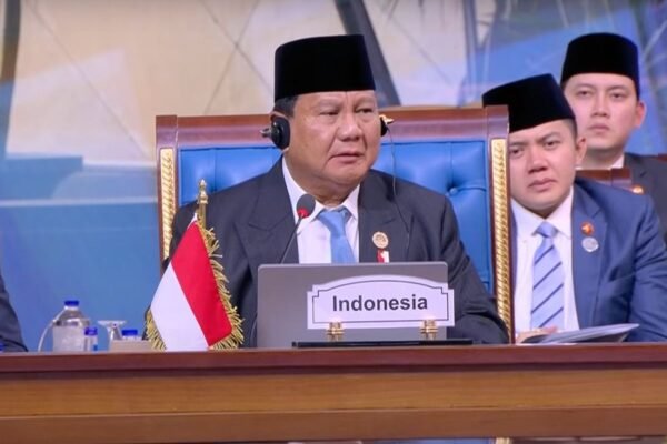 Presiden Prabowo Subianto menyampaikan pidato pada sesi khusus Konferensi Tingkat Tinggi (KTT) Ke-11 Developing Eight (D-8) di Istana Kepresidenan New Administrative Capital, Kairo, Mesir, Kamis (19/12/2024) waktu setempat.