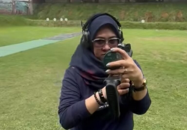 Bukan Perempuan Biasa. Husniah Talenrang Ternyata Jago Nembak