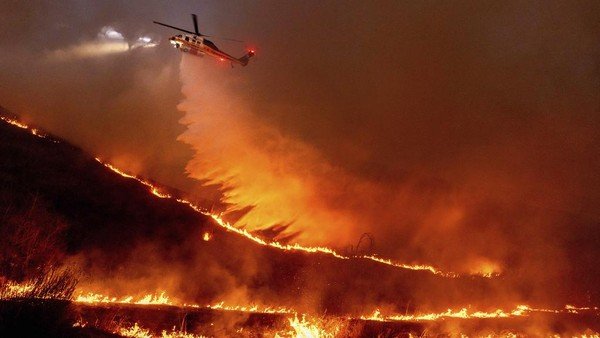 Sebaran Kobaran Api Los Angeles Sudah Membakar Lintas Negara. (Foto: Ist)