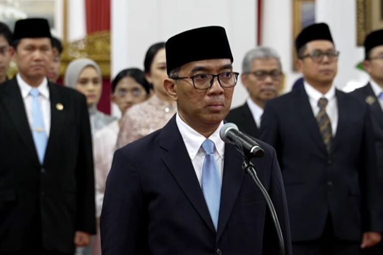 Presiden Prabowo Subianto Reshuffle Kabinet, Prof Brian Yuliarto Dilantik sebagai Mendikti Saintek. (Foto: Kompas.com)