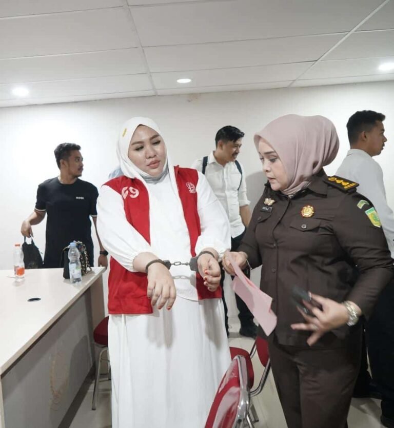 Tak Lagi Gunakan Gelang Emas, Bos Skincare Ilegal Ditahan Kejati Sulsel Pakai Borgol