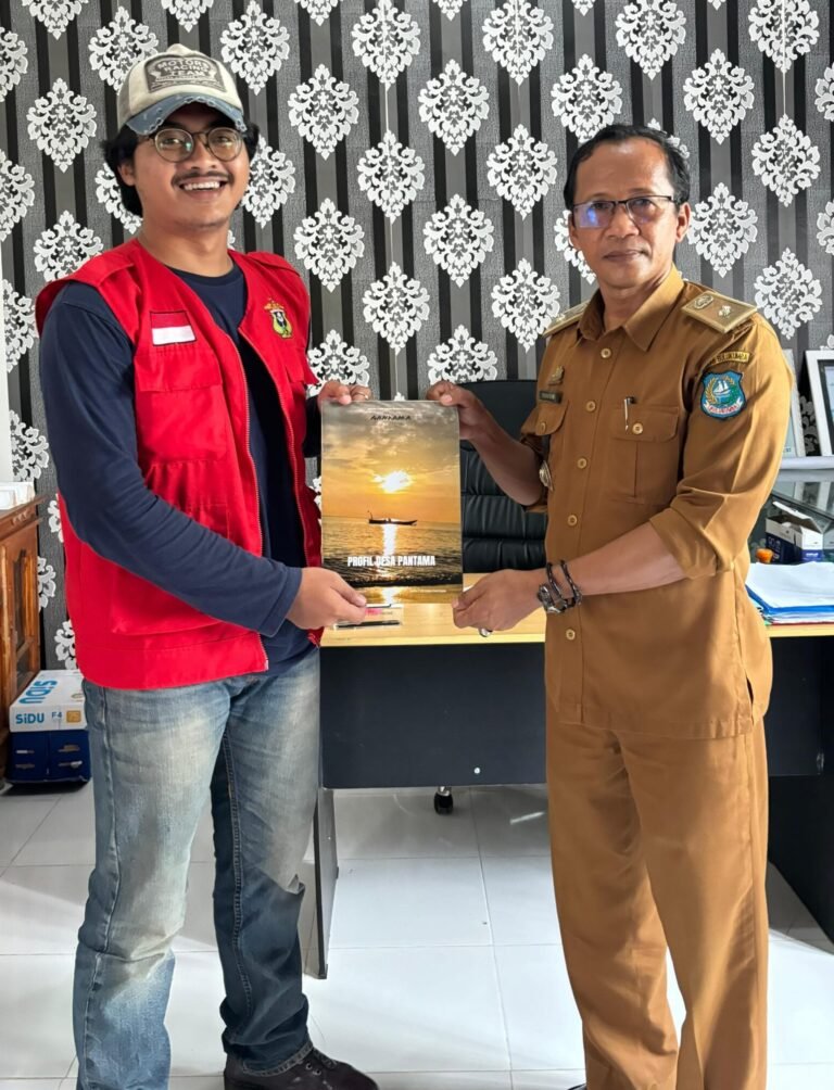 Mahasiswa Unhas Buat Booklet Profil Desa Pantama, Angkat Keindahan Alam dan Kearifan Lokal. (Foto: Rendi)
