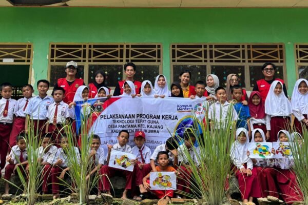 Mahasiswa KKN Unhas Gelar Edukasi Pilah Sampah di Sekolah Dasar Desa Pantama. (Foto: Rendi )