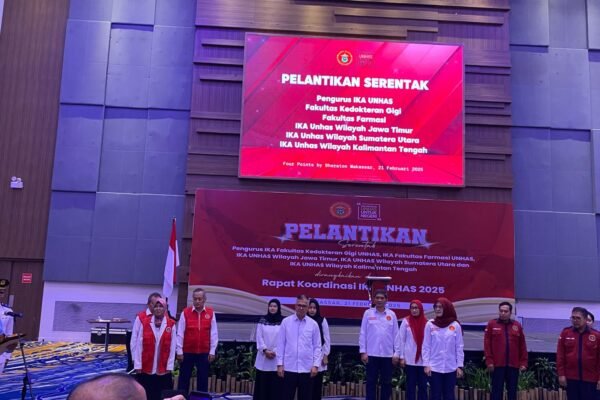 Lantik Pengurus IKA Unhas di Makassar, Andi Amran Sulaiman Tekankan Perkuat Sinergi Antar Alumni. (Foto: Rendi)