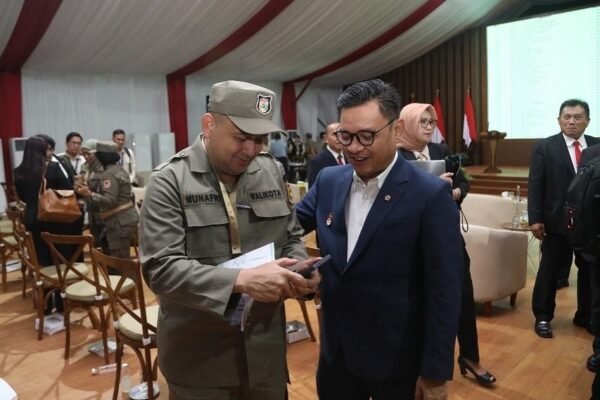 Munafri Arifuddin saat Bertemu bersama Gubernur Lemhanas. (foto: saluran WA Munafri Arifuddin)