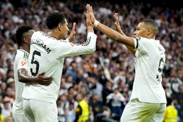 Pertandingan antara Real Madrid dan Osasuna. (Foto: Bola.net)