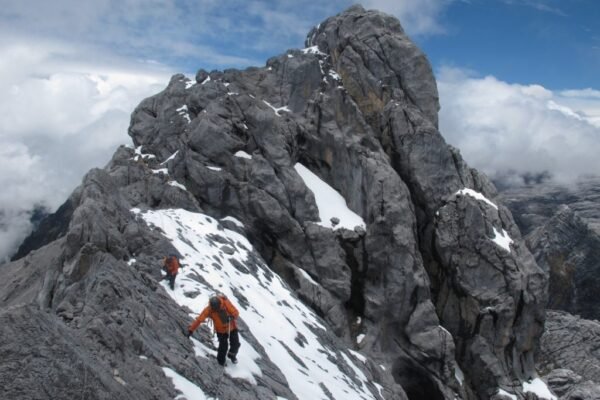 Dua Pendaki Tewas di Puncak Carstensz akibat Cuaca Buruk, Tiga Lainnya Selamat. (Foto: ist)