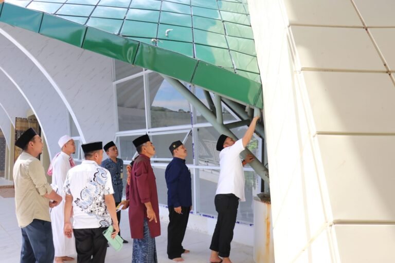 Bupati Lutim Instruksikan Perbaikan Pembangunan Islamic Center 