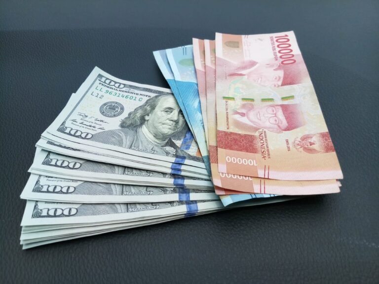 Nyaris Sentuh Level Krisis 1998, Rupiah Melemah ke Rp16.596 per Dolar AS