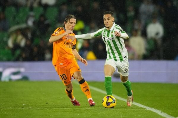 Real Betis Kalahkan Real Madrid 2-1, Los Blancos Gagal Jaga Jarak di Puncak Klasemen. (FOto: Bola.net)