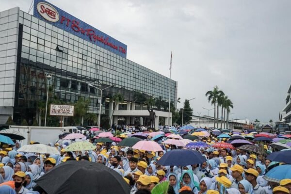 PT Sritex Resmi Tutup: Akhir Perjalanan Raksasa Tekstil Asia Tenggara. (Foto: CNN Indonesia)