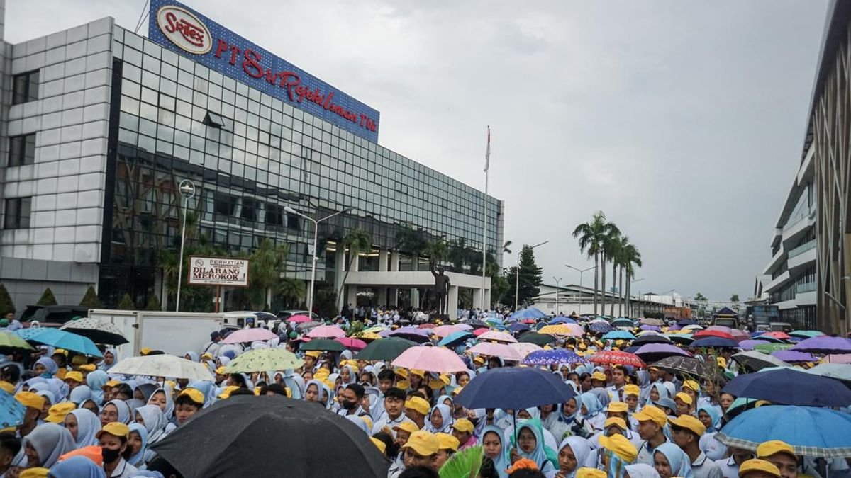 PT Sritex Resmi Tutup: Akhir Perjalanan Raksasa Tekstil Asia Tenggara. (Foto: CNN Indonesia)