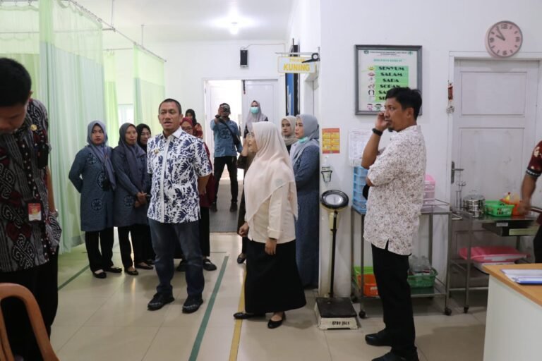 Bupati Luwu Timur Sidak Puskesmas Malili: Pasien yang Utama, Admistrasi Bisa Menyusul