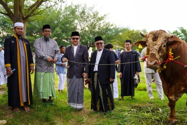 Sekda Sulsel Jufri Rahman Salat Iduladha di Masjid Kubah 99, Saksikan Penyerahan Sapi Kurban Presiden Prabowo