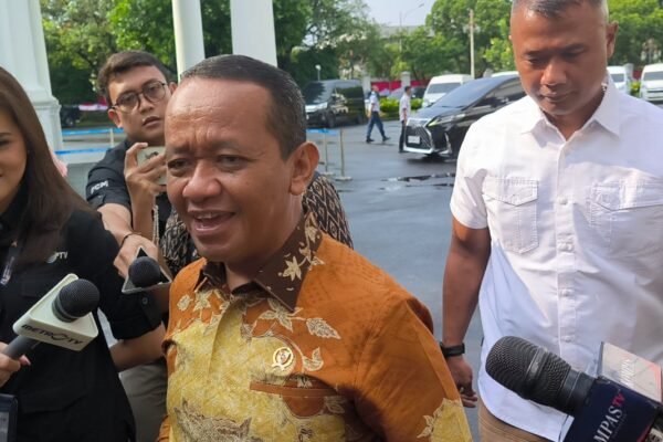 Bahlil Minta SPBU Swasta Kolaborasi dengan Pertamina untuk Pastikan Stok BBM