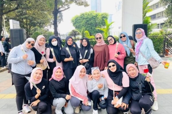 Dies Natalis ke-59, Kohati PB HMI Tebar Cinta dan Kedamaian Lewat Aksi Bunga