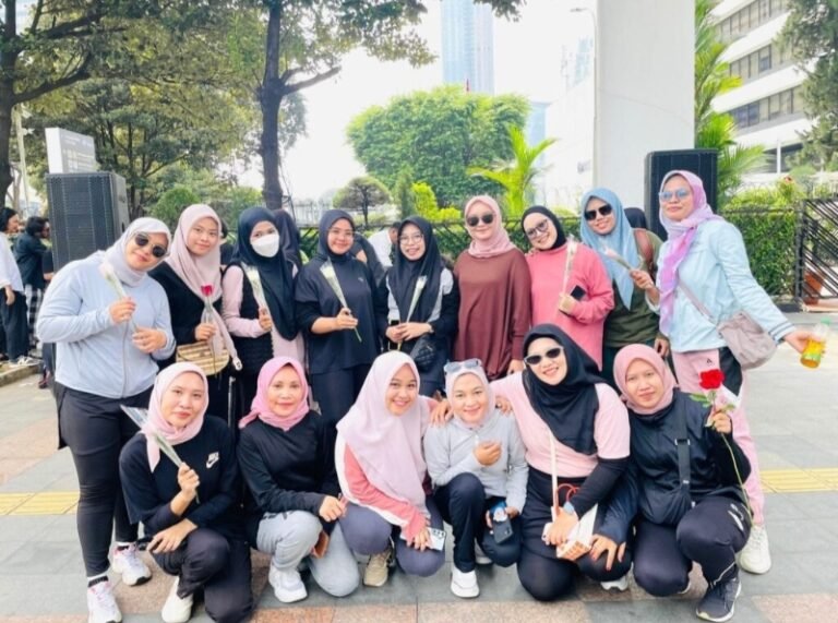 Dies Natalis ke-59, Kohati PB HMI Tebar Cinta dan Kedamaian Lewat Aksi Bunga