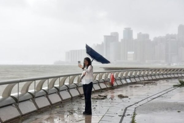 Topan Ragasa Terjang China dan Hong Kong, Aktivitas Lumpuh dan Warga Mengungsi