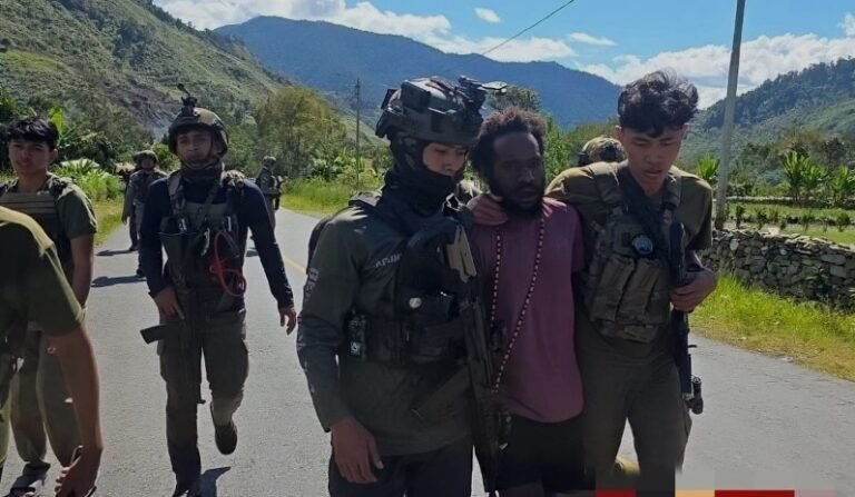 Satgas Damai Cartenz Tangkap Pemasok Amunisi KKB di Puncak Jaya