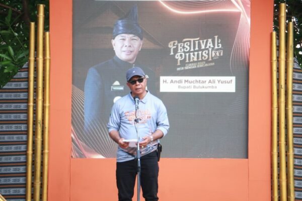 Festival Pinisi ke-15 Resmi Dibuka, Andi Utta Tunjukkan Pesona Pesisir Bulukumba