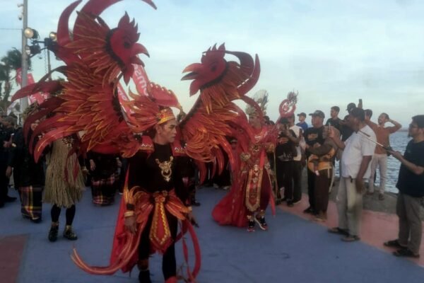 Ribuan Warga Padati Festival Pinisi, UMKM dan Pawai Tradisional Jadi Daya Tarik Utama