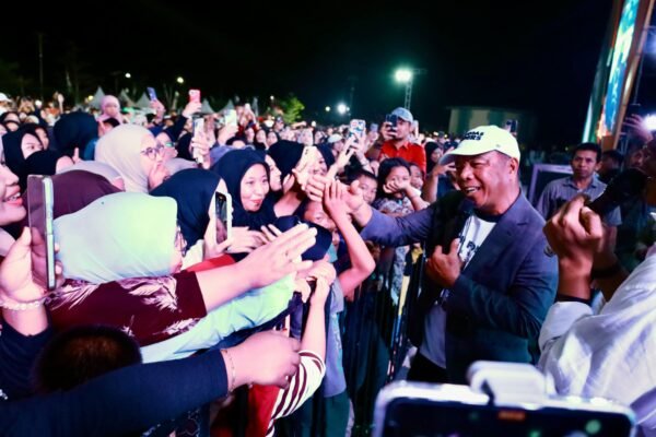 Meriah dan Penuh Keakraban, Festival Pinisi ke-15 Resmi Ditutup Bupati Andi Utta