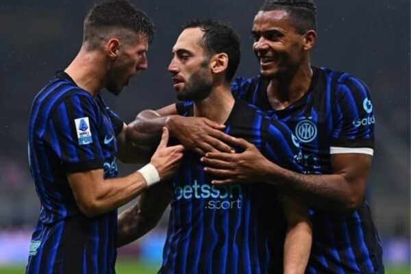 Inter Milan Bungkam Fiorentina 3-0, Calhanoglu Jadi Bintang Kemenangan
