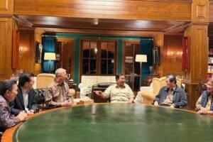 Prabowo bersama teman-teman pengusahanya. (Foto: Kompas)