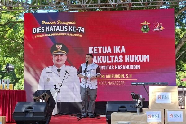 Sambutan Wali Kota Makassar, Munafri Arifuddin yang juga Ketua IKA Fakultas Hukum Unhas memberikan sambutan di acara Dies Natalis FH Unhas ke-74