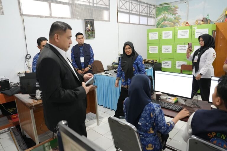 Wali Kota Sidak SPMB 2026 Makassar, Pastikan Verifikasi Berjalan Transparan 